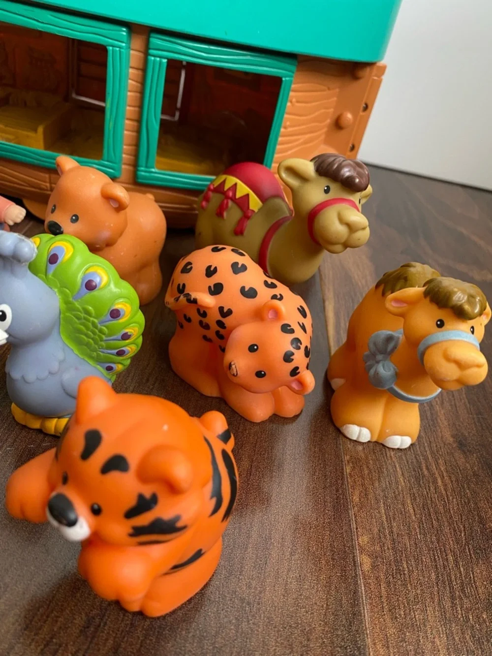 Fisher Price Little People Noah’s Ark 2002 with 14 Miscellaneous Figures